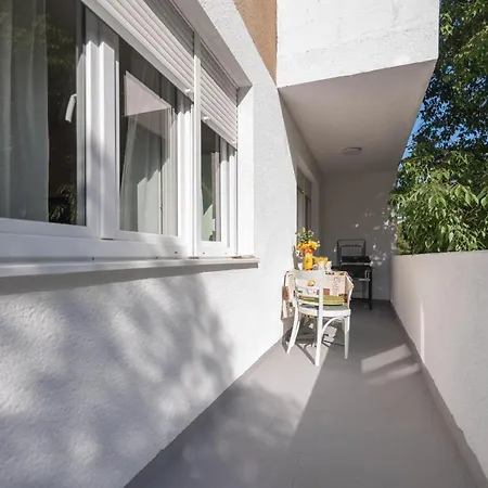 Spacious Snowwhite * سبليت