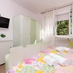 Spacious Snowwhite *