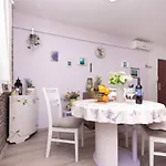 Spacious Snowwhite شقة