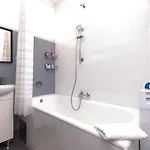 Spacious Snowwhite