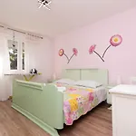 Spacious Snowwhite شقة