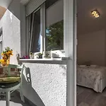 Spacious Snowwhite سبليت