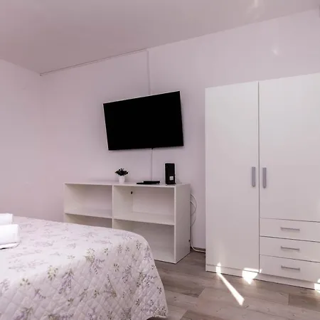 アパート Spacious Snowwhite スプリト