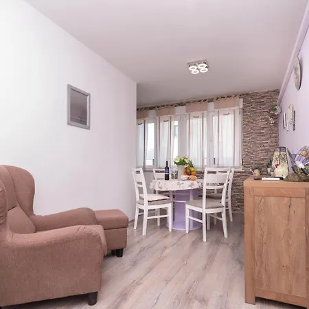 Spacious Snowwhite アパート スプリト