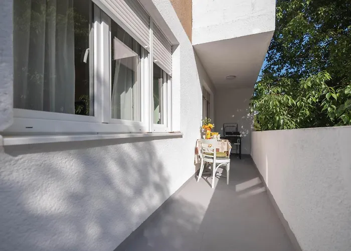 Spacious Snowwhite * Spalato
